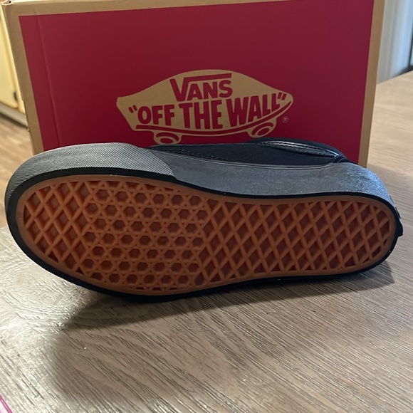 NWT Vans Old Skool Triple Black Platform Sneakers - Women's Shoes - VN0A3B3UBKA - Picture 7 of 8